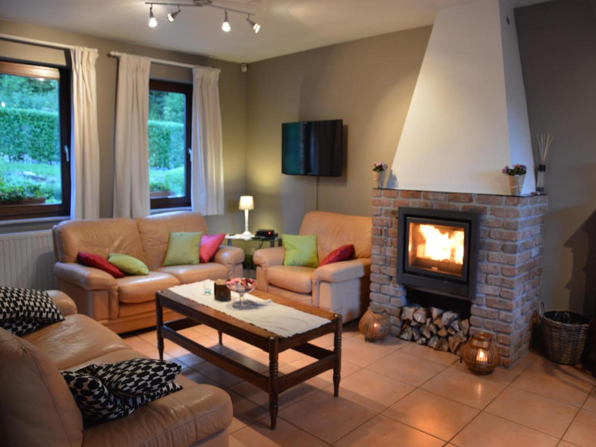 Modern Holiday Home In Stavelot With Fireplace Екстер'єр фото