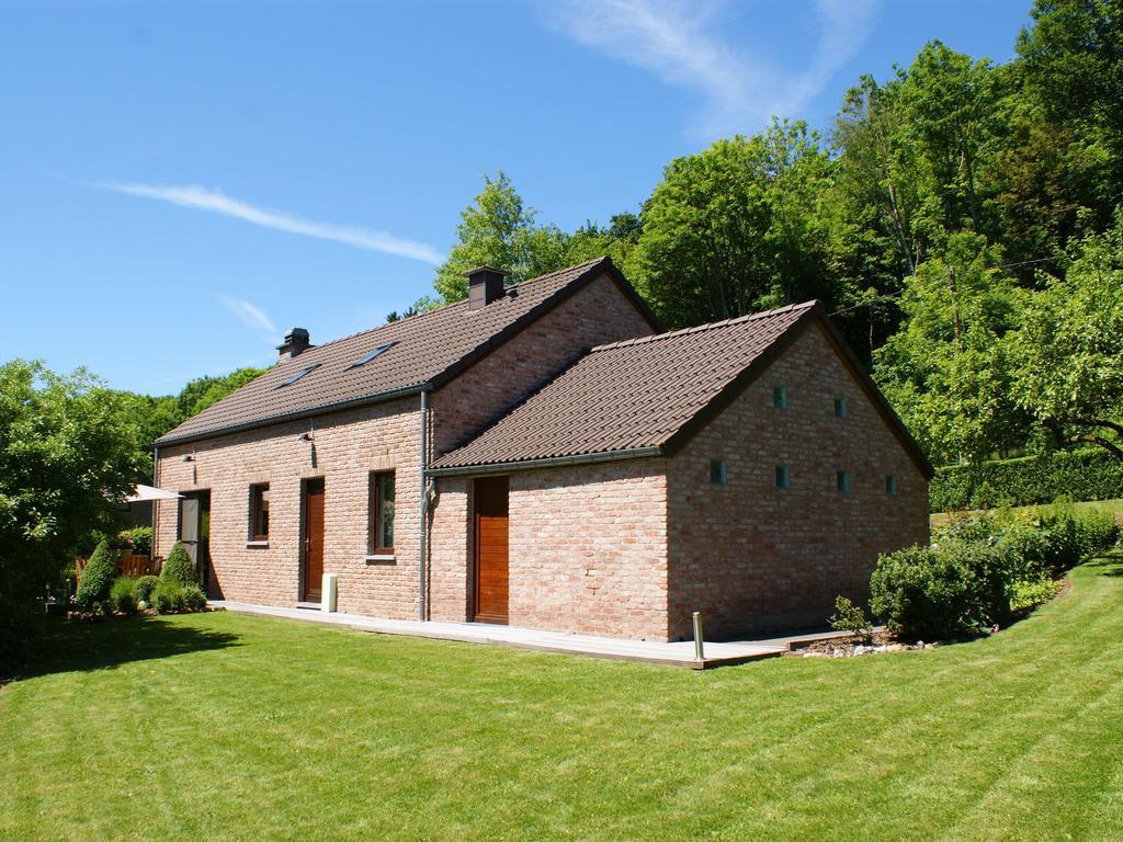 Modern Holiday Home In Stavelot With Fireplace Екстер'єр фото