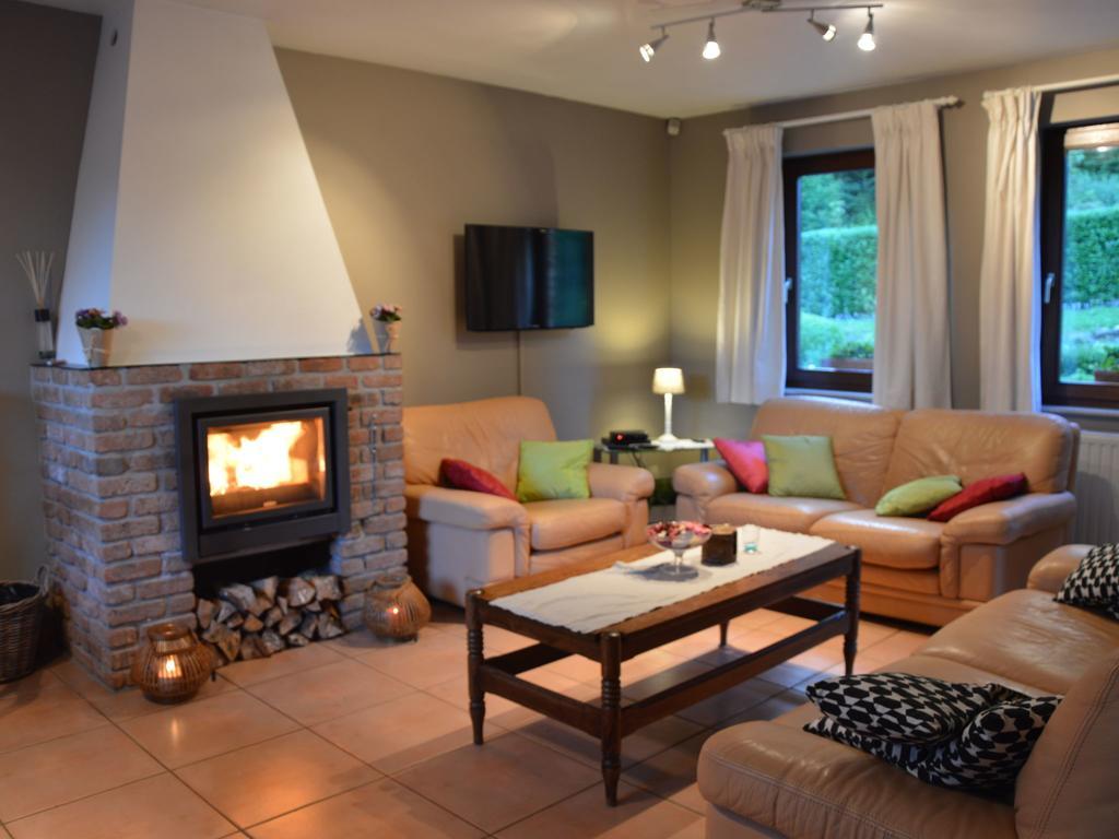 Modern Holiday Home In Stavelot With Fireplace Екстер'єр фото