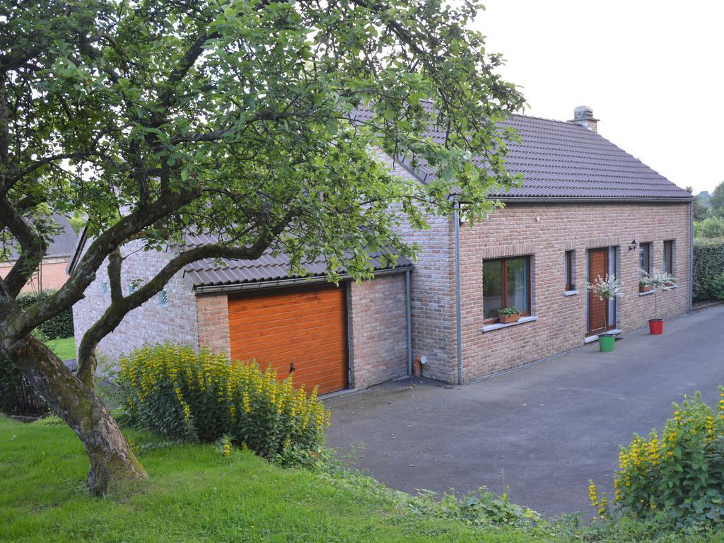 Modern Holiday Home In Stavelot With Fireplace Екстер'єр фото