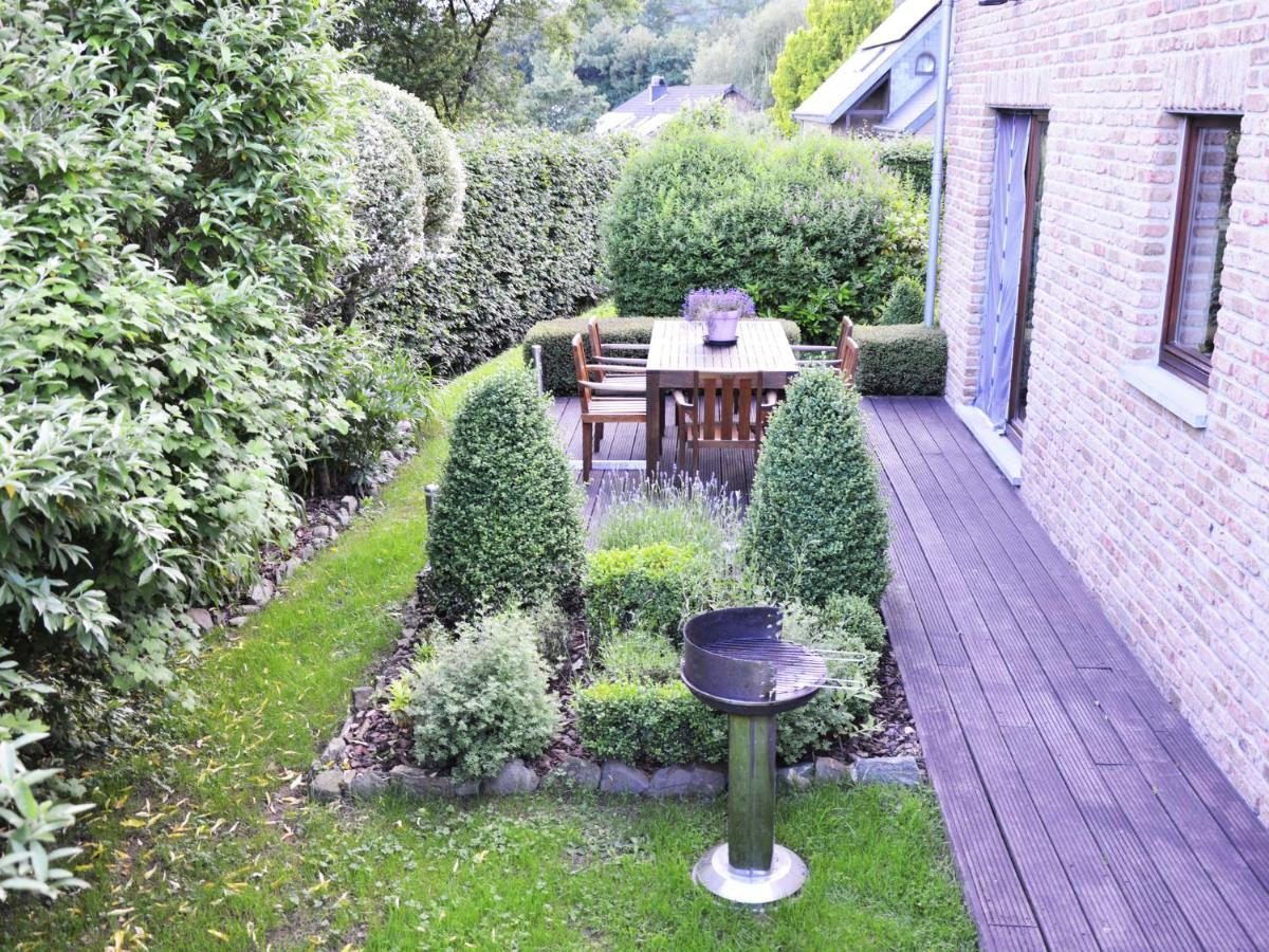 Modern Holiday Home In Stavelot With Fireplace Екстер'єр фото